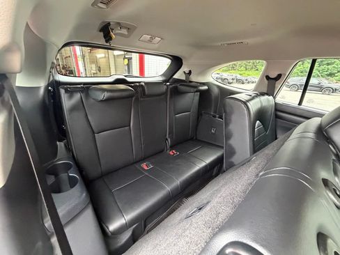 Used 2023 Toyota Highlander XLE AWD/4WD image 43