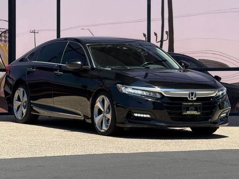 Used 2018 Honda Accord Touring image 16