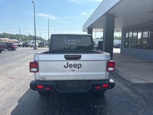 Used 2022 Jeep Gladiator Rubicon w/ Cold Weather Group AWD/4WD image 10