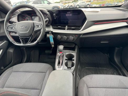 Used 2025 Chevrolet Trax RS w/ Sunroof Package FWD image 11