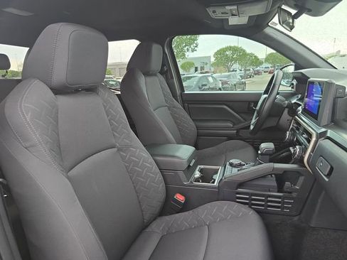 Used 2025 Toyota Tacoma SR5 AWD/4WD image 11