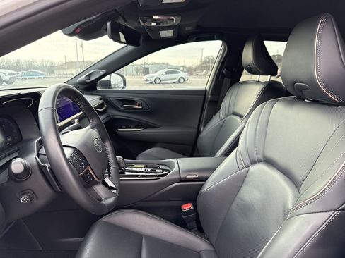 Certified 2025 Toyota Crown Platinum image 12