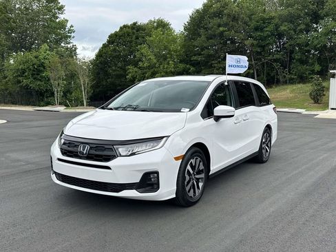 Certified 2025 Honda Odyssey EX-L image 3