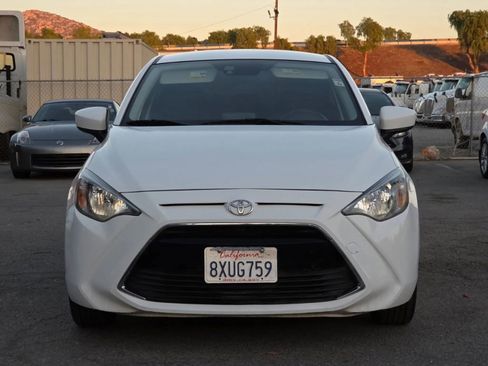 Used 2018 Toyota Yaris iA image 2
