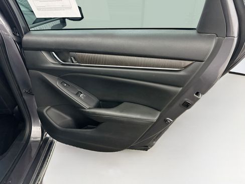 Used 2019 Honda Accord Touring image 32