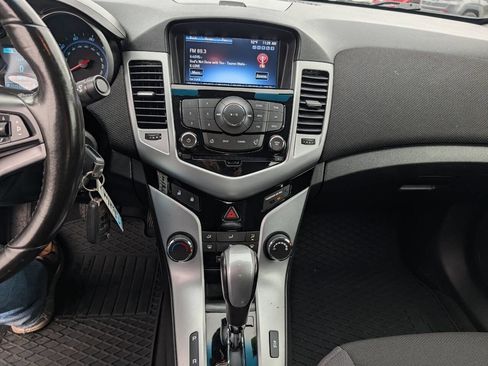 Used 2014 Chevrolet Cruze LT image 12