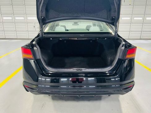 Used 2025 Nissan Altima 2.5 SV image 9