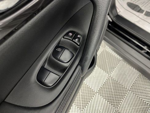 Used 2019 Nissan Rogue SV w/ Premium Package FWD image 28