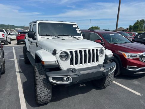 Used 2020 Jeep Gladiator Overland AWD/4WD image 2