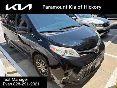 Used 2020 Toyota Sienna XLE w/ XLE Navigation Package FWD image 2