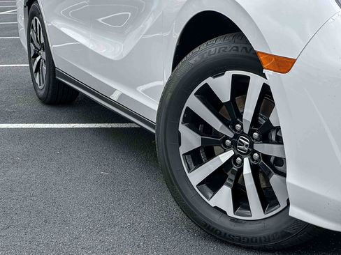 New 2026 Honda Odyssey EX-L image 3