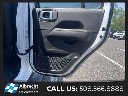 Used 2022 Jeep Gladiator Overland AWD/4WD image 18