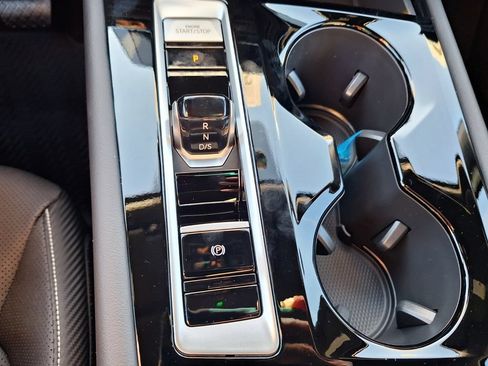 New 2026 Volkswagen Atlas Cross Sport SE FWD image 18