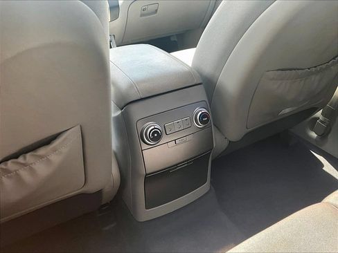 Used 2010 Hyundai Veracruz GLS w/ Premium Pkg 2 AWD/4WD image 13