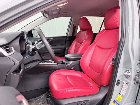 Used 2021 Toyota RAV4 XLE FWD image 13