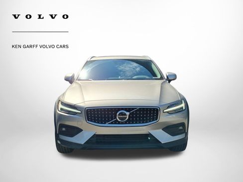 Used 2026 Volvo V60 B5 Cross Country Ultra AWD/4WD image 9