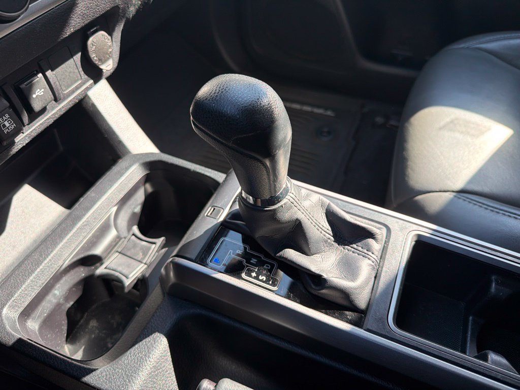 Used 2021 Toyota Tacoma SR5 AWD/4WD image 32