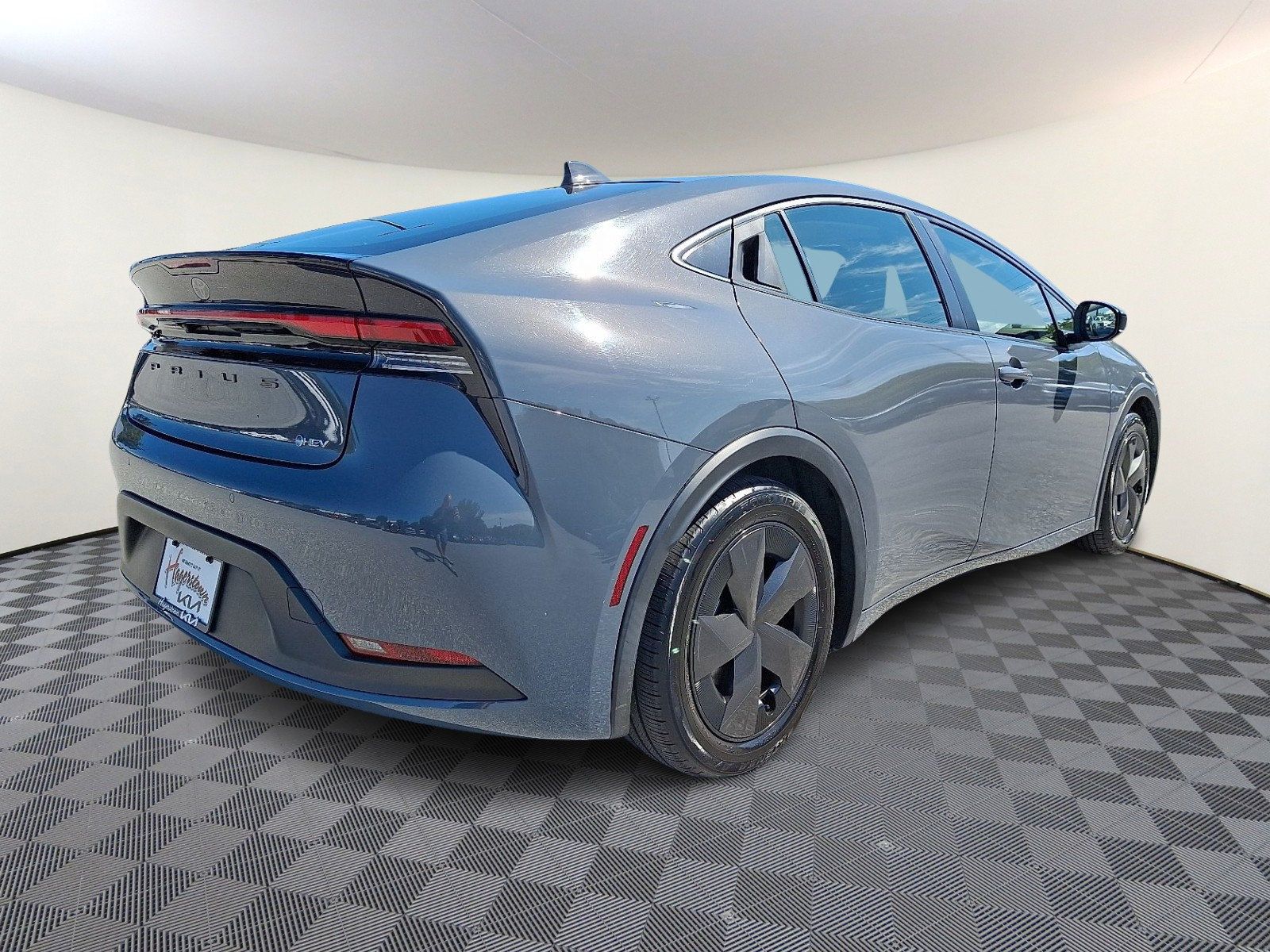 Used 2024 Toyota Prius LE FWD image 6