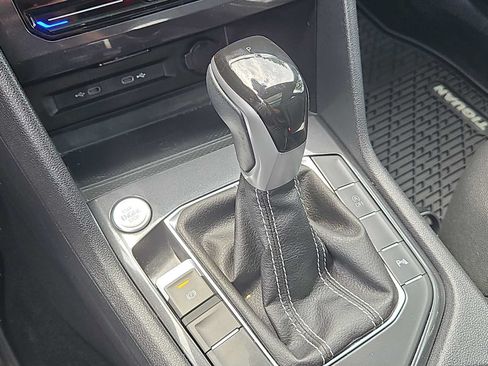 Used 2024 Volkswagen Tiguan SE R-Line AWD/4WD image 28