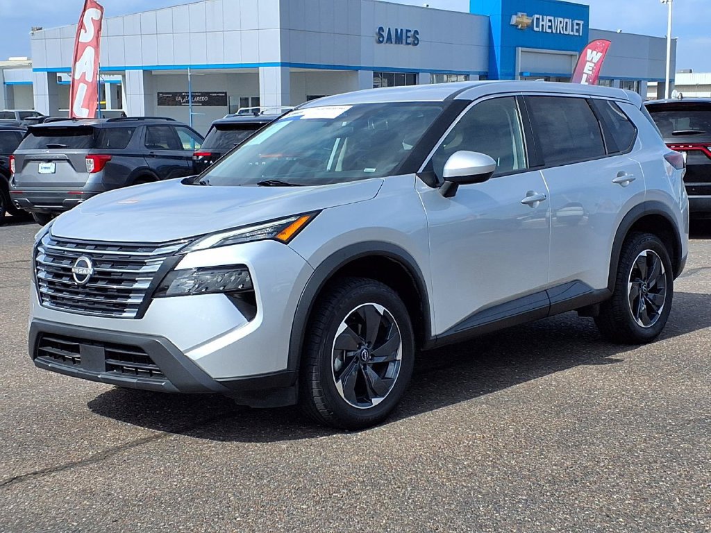 Used 2024 Nissan Rogue SV AWD/4WD image 4