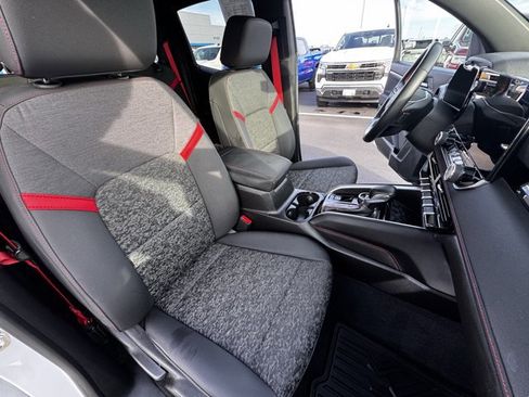 Used 2023 Chevrolet Colorado Z71 image 11