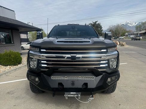 Used 2022 Chevrolet Silverado 2500 High Country w/ Safety Package II image 2