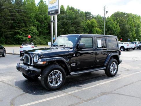 Used 2019 Jeep Wrangler Unlimited Sahara image 2