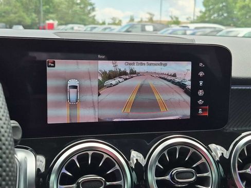 Used 2023 Mercedes-Benz GLB 250 image 31