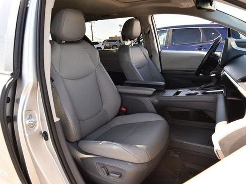 Used 2021 Toyota Sienna XLE w/ XLE Plus Package image 21