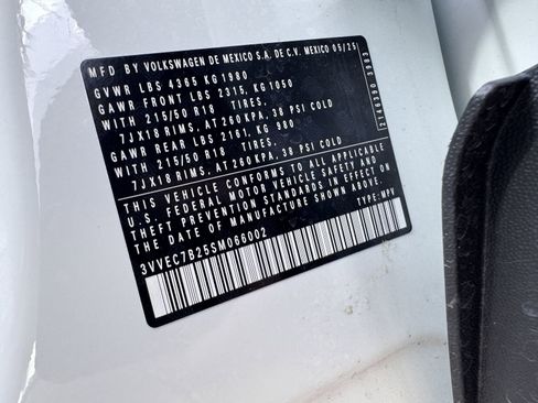 Used 2025 Volkswagen Taos SE image 27