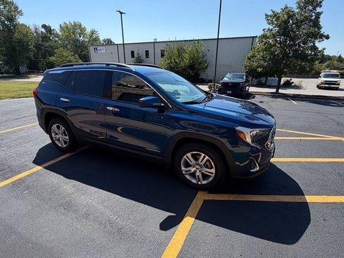 Used 2020 GMC Terrain SLE w/ Driver Convenience Package FWD image 3
