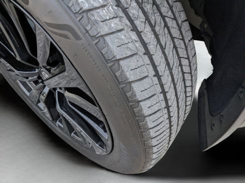 Used 2024 Toyota Highlander LE image 42