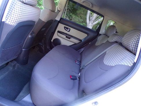 Used 2012 Kia Soul ! FWD image 17