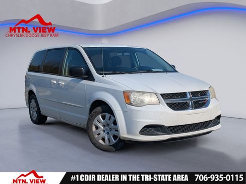 Used 2015 Dodge Grand Caravan SE w/ Quick Order Package 29E SE FWD image 2