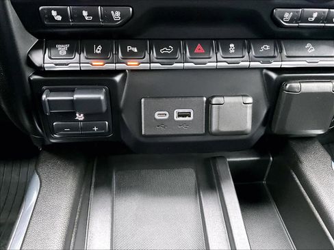 Used 2020 Chevrolet Silverado 3500 LTZ w/ LTZ Plus Package image 27