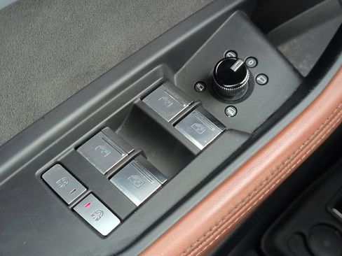 Used 2019 Audi e-tron Prestige w/ Prestige Package image 25