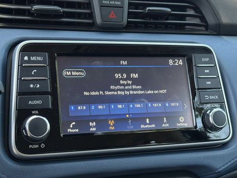 Used 2025 Nissan Versa SV FWD image 19