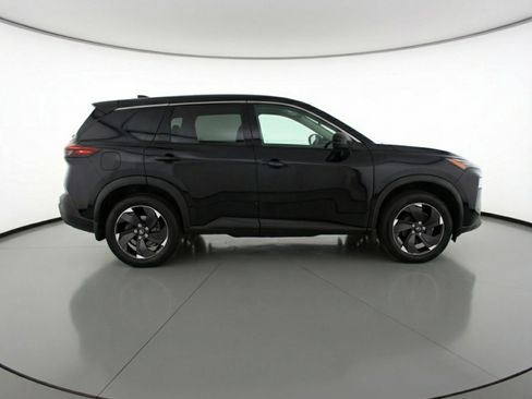 Used 2025 Nissan Rogue SV image 11