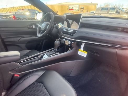 New 2026 Jeep Compass Latitude image 8