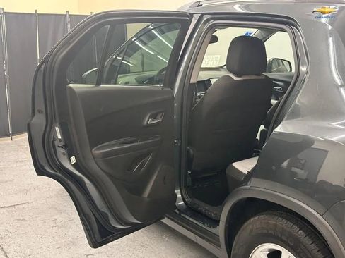 Used 2017 Chevrolet Trax LT w/ Driver Confidence Package FWD image 16