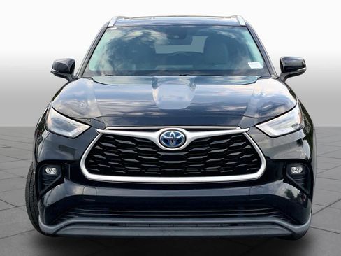 Used 2022 Toyota Highlander XLE AWD/4WD image 4