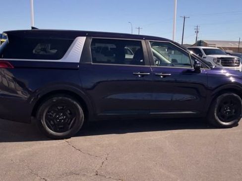 Used 2026 Kia Carnival FWD image 2