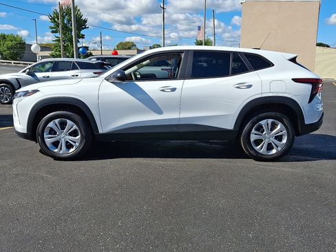 Used 2025 Chevrolet Trax LS image 2