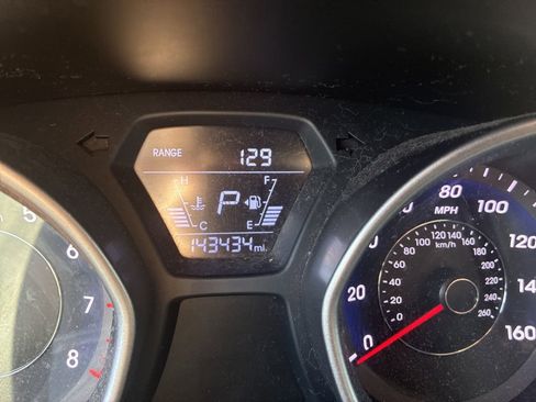 Used 2015 Hyundai Elantra SE w/ Option Group 03 image 8