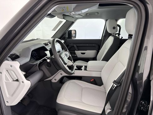New 2026 Land Rover Defender 110 X-Dynamic SE image 22