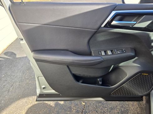 New 2025 Mitsubishi Outlander SE image 19