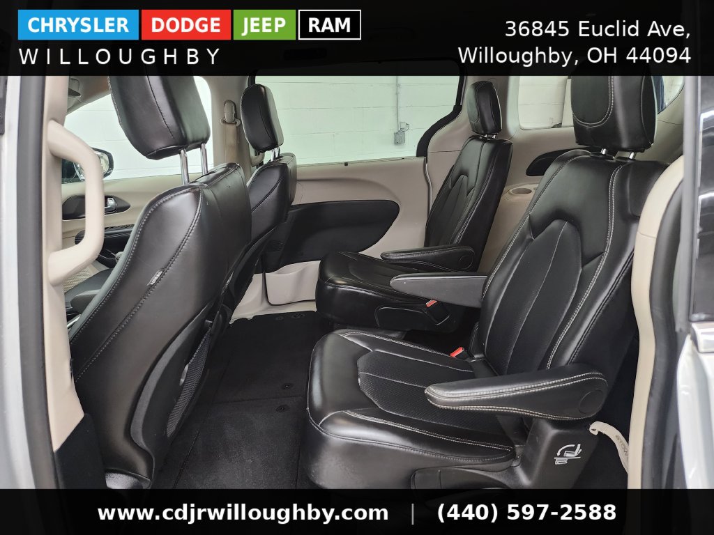 Used 2024 Chrysler Pacifica Touring-L FWD image 24
