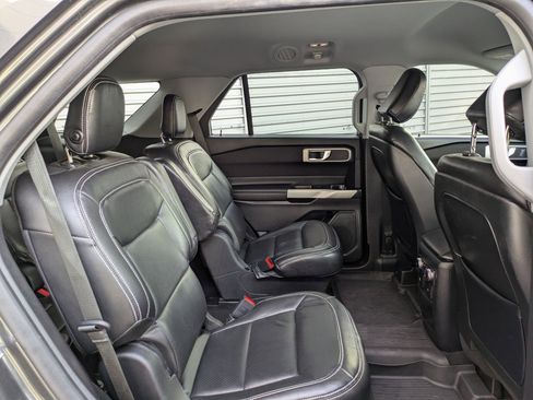 Used 2020 Ford Explorer XLT w/ Comfort Package image 28