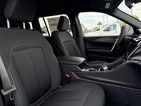 New 2025 Jeep Grand Cherokee Laredo X w/ Luxury Tech Group I image 12