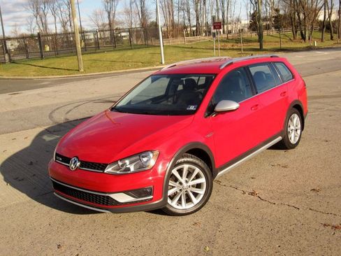 Used 2017 Volkswagen Golf Alltrack SEL image 4